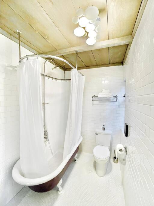 Вилла Modern House W. Fast Internet In 1 Acre Land Оксидентал Экстерьер фото